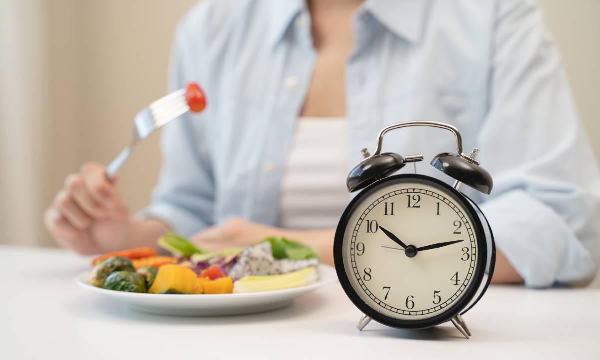 Seorang ibu sedang melakukan intermitten fasting