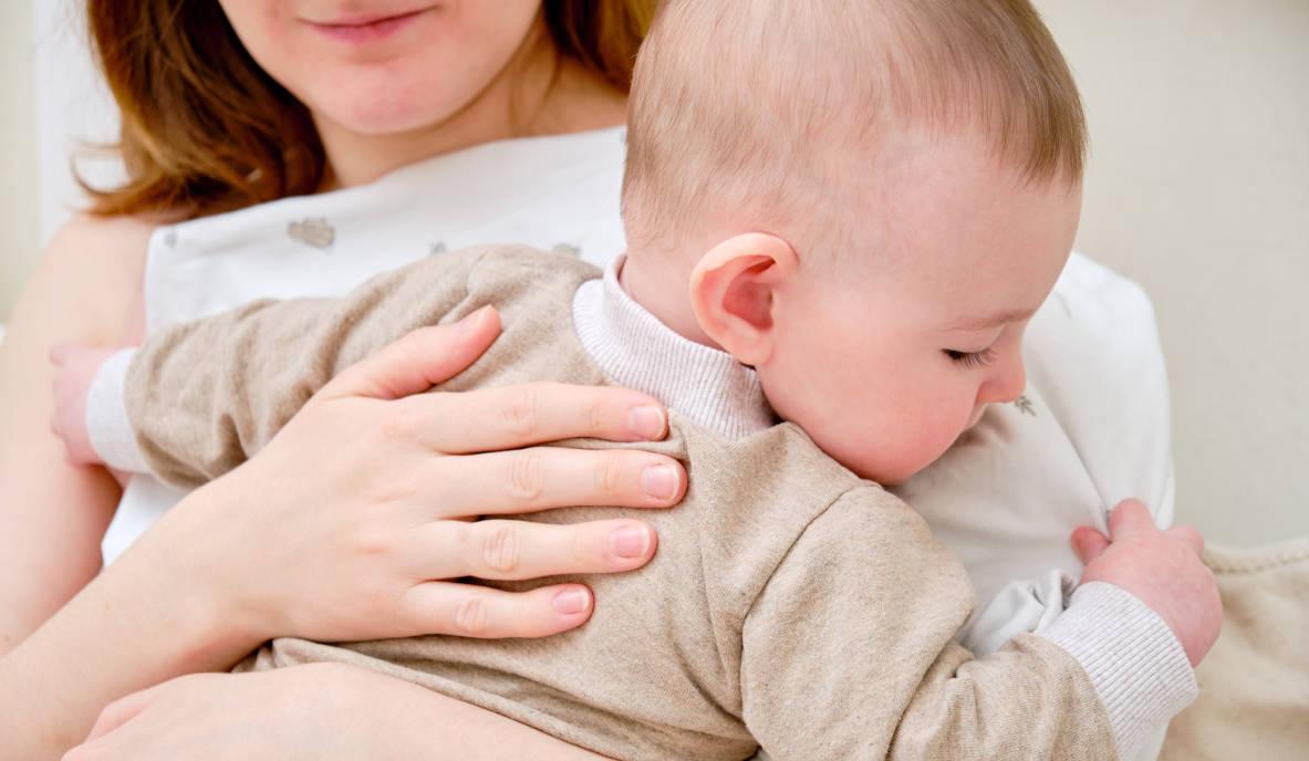 Kenapa Bayi Sering Gumoh? Ini Alasan dan Cara Mengatasinya