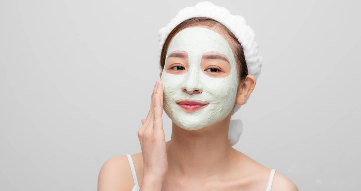 remaja pakai skincare